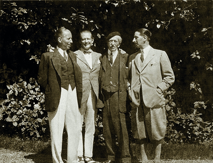 Альфред Картье с тремя сыновьями: (слева направо) Пьер, Луи и Жак (1922 год)