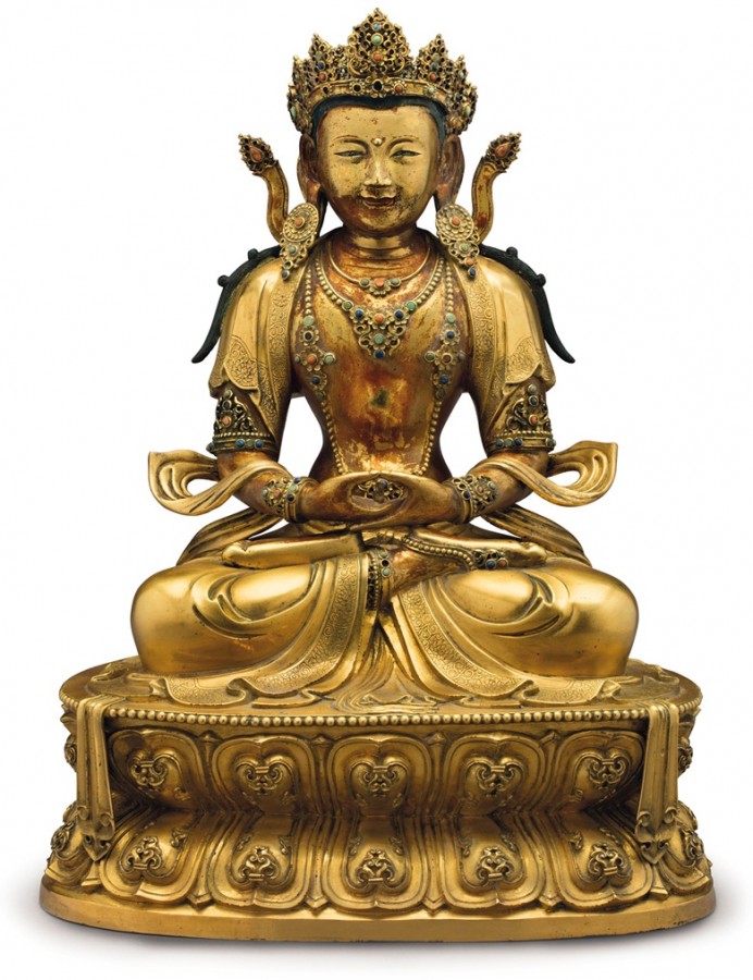 Императорская фигура Будды Амитаюса, XVII век. Выполнена из позолоченной бронзы по заказу самого императора Канси (1662-1722) в императорских мастерских. В китайском буддизме Амитаюс почитается как бог долголетия.