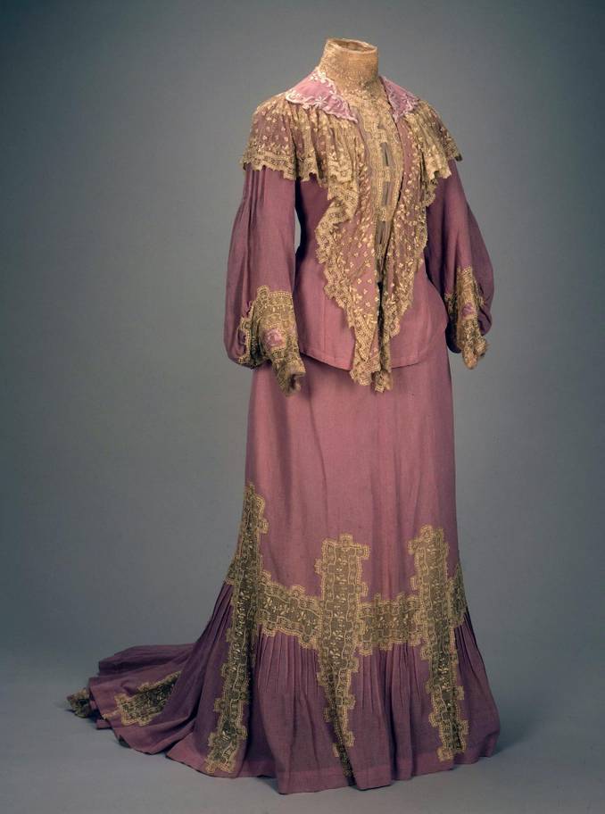 Одежда императрицы Александры Федоровны, которую она носила во время беременности, 1904 Государственный Эрмитаж, 2018