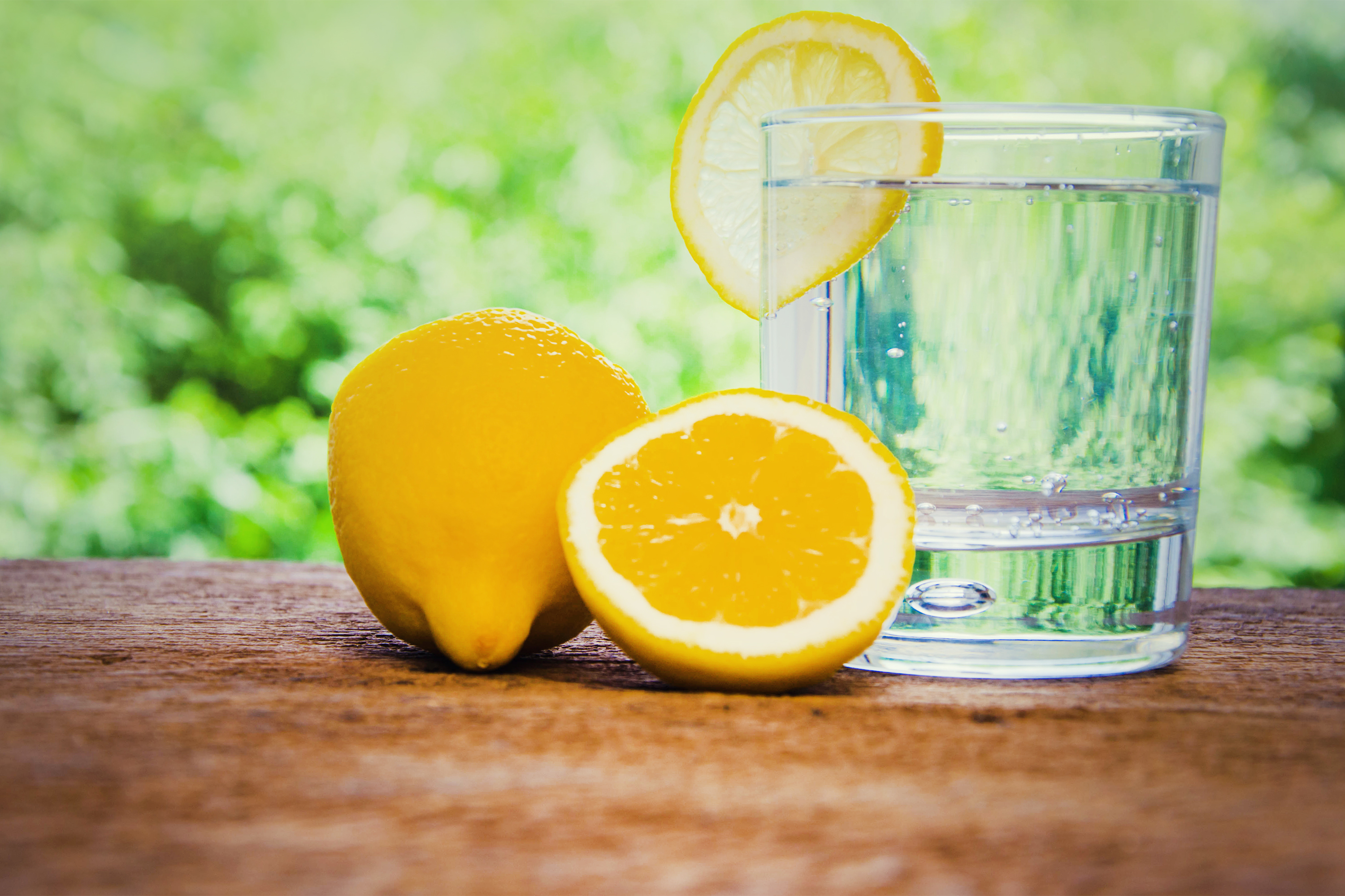 Вода с лимоном понижает