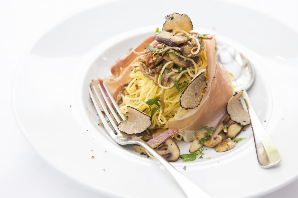 Tagliolini Speck delicately thin egg pasta, mushroom, speck ham & truffle shavings -£11 (3)