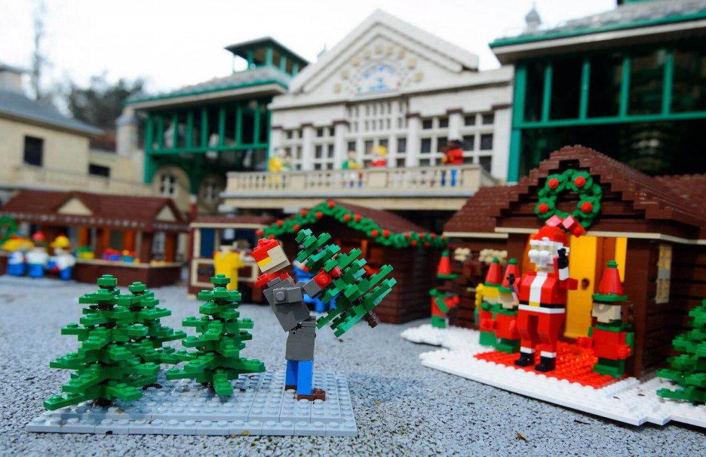6LEGOLAND-Windsor-Resort-shrinks-Christmas-7