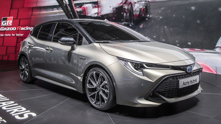 01-2018-toyota-auris-hybrid-geneva-1