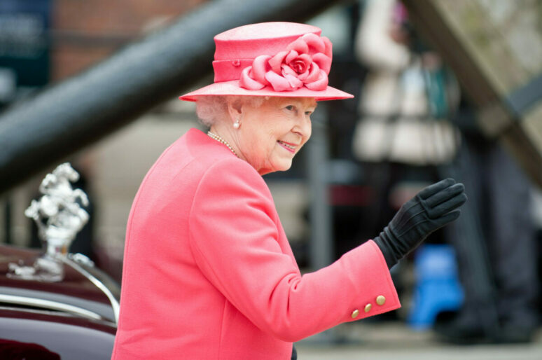 Протокол, стиль и образы: как одеваются женщины королевской семьи
