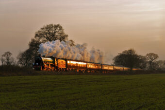 The Sunset Steam Express: путешествие в закат на ретропоезде