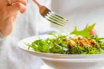 Осенний рецепт Джейми Оливера: теплый салат с пармской ветчиной