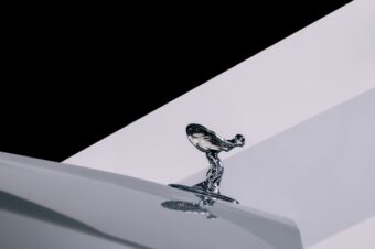 Компания Rolls-Royce отмечает 112-летие своего талисмана Spirit of Ecstasy