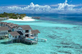 Стильные зимние праздники в отеле CoraCoraMaldives 5*